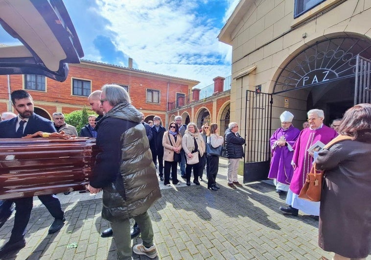 Multitudinaria despedida a Ceferino Fernández, un párroco «inolvidable»